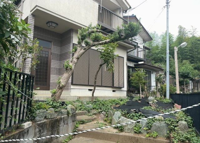 【外観】 | 土地購入を検討されている場合、境界杭がない状態で購入してしまうと境界確定測量をする必要があり、費用がかかります。購入の前に、売主、隣土地所有者立ち合いのもと境界を確定し境界杭を設置するのがベストです。