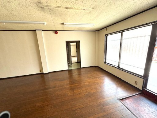 摂津市鳥飼本町4丁目　店舗の洋室