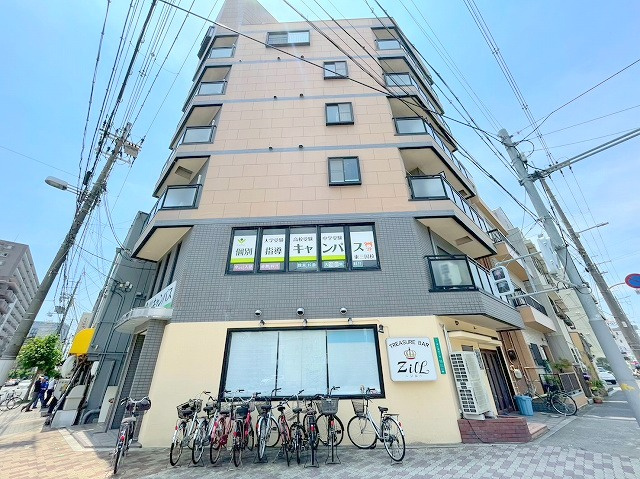 オオトリビルの外観