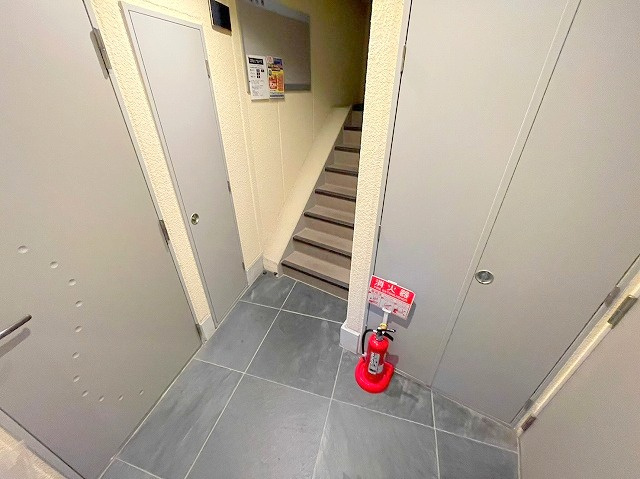 エヌエムヴァンセットのロビー