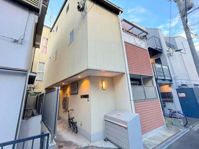 エヌエムヴァンセットの外観