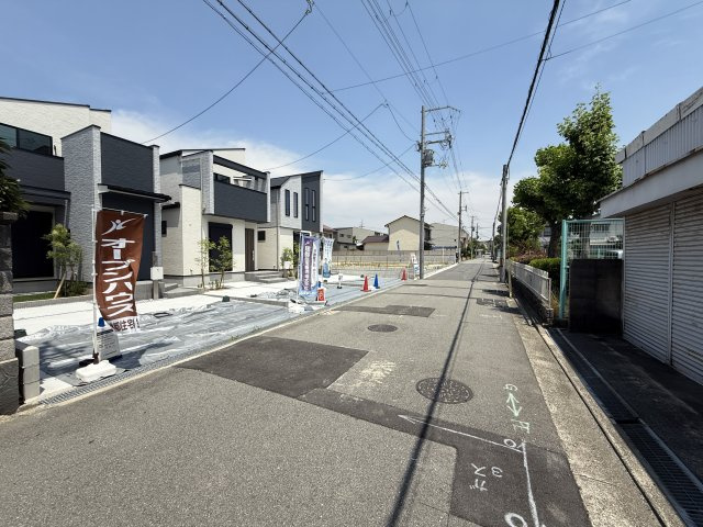 浜寺船尾町西4丁　A号棟の前面道路含む現地写真