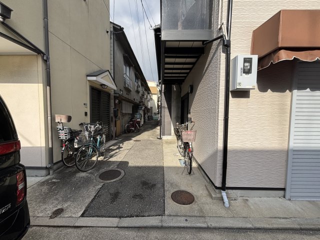 尼崎市口田中　中古テラスハウスの前面道路含む現地写真