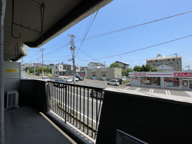 中古マンション　郡山ハイツの展望|ベランダからの眺望です。
お散歩にぴったりな距離にコンビニ、カワチ、飲食店等ある便利な立地です。