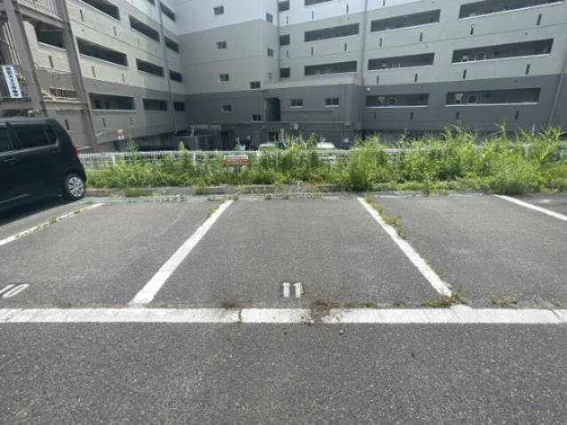 中古マンション　郡山ハイツの駐車場|広々とした駐車場で運転が苦手な方でも安心です♪