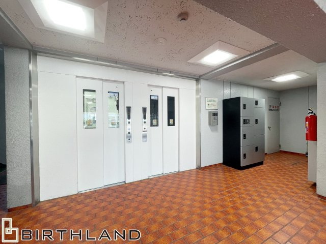 中古マンション　郡山ハイツのその他共用部分|世帯数が多いので、エレベータは2機。2階のお部屋なので階段でもすぐ♪共有の宅配ボックスもついているので不在時でも荷物の受け取り◎