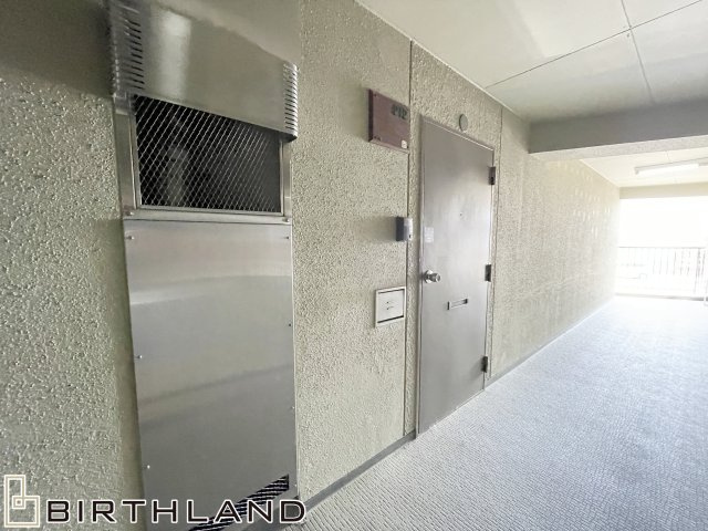 中古マンション　郡山ハイツのその他共用部分|お部屋玄関。2階角部屋です。1階部分は店舗事務所が入っております。