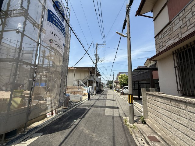 堺市西区鳳北町　第4期　新築一戸建ての前面道路含む現地写真