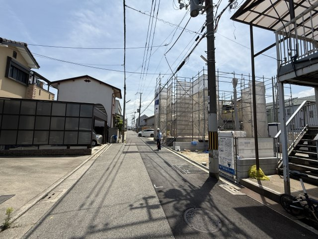 堺市西区鳳北町　第4期　新築一戸建ての前面道路含む現地写真