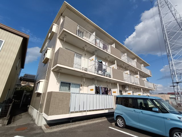 シェルブライト三番館の外観