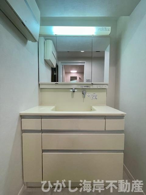 レクセル湘南平塚の独立洗面台|新規リフォーム完了！　三面鏡化粧台