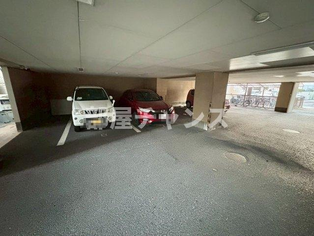 名古屋市中区栄５丁目の賃貸マンションの駐車場