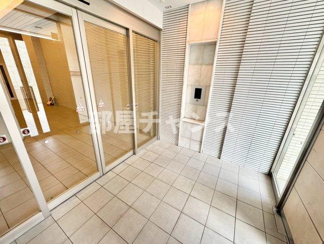 プラウランド堀田のエントランス