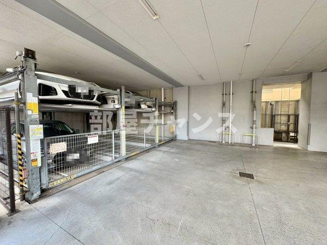 プラウランド堀田の駐車場