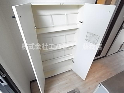 【エントランス】 | ホーリーハイツ | ゆとりのあるエントランスです