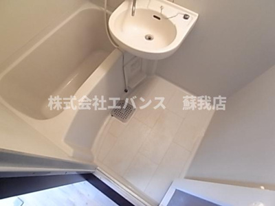 【浴室】 | ホーリーハイツ | コンパクトで使いやすいお風呂です