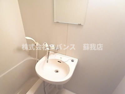 【洗面所】 | ホーリーハイツ | スペースが確保できる洗面所です