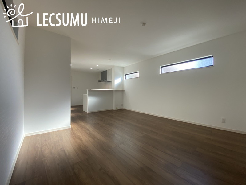 姫路市安田１丁目／新築戸建の居間・リビング