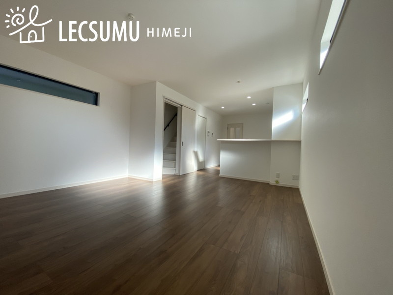 姫路市安田１丁目／新築戸建の居間・リビング