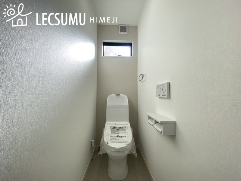 姫路市安田１丁目／新築戸建のトイレ