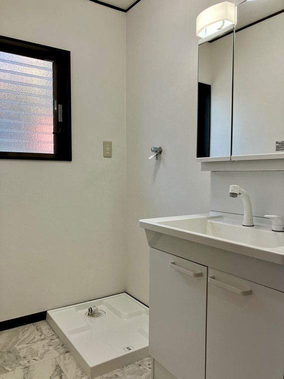 平尾戸建の洗面所