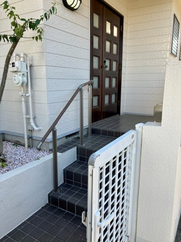 平尾戸建のエントランス