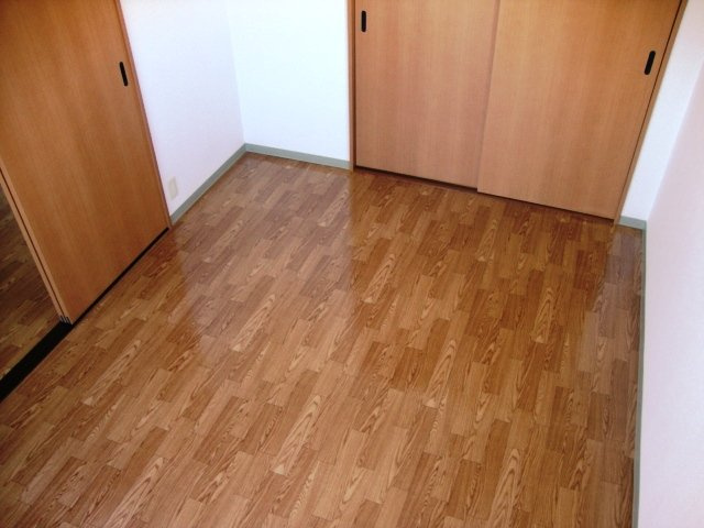 クローバービルの内装|洋室（東側）