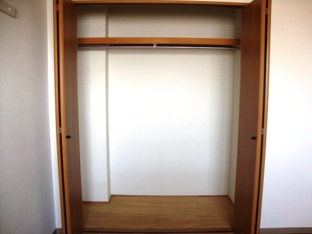 クローバービルの収納|クローゼット（西側洋室）