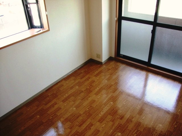 クローバービルの内装|洋室