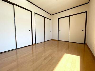 南側、バルコニー面洋室６帖