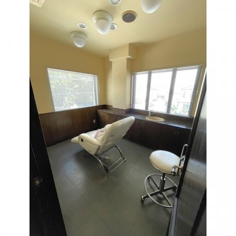 加納城南通3-8店舗の内装