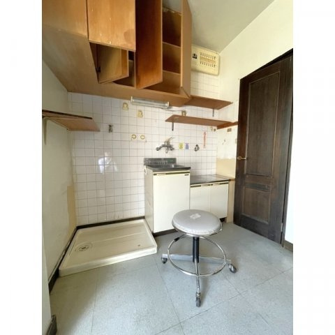 加納城南通3-8店舗の内装