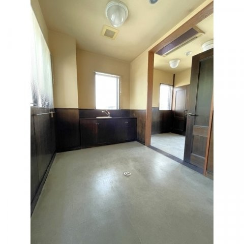 加納城南通3-8店舗の内装