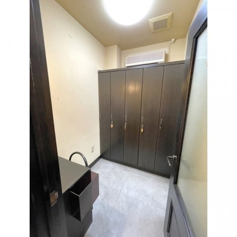 加納城南通3-8店舗の内装