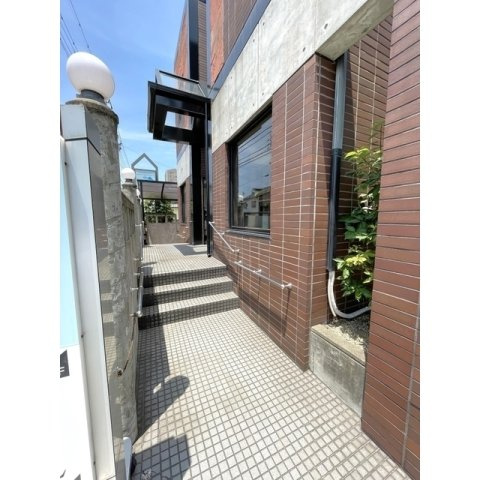 加納城南通3-8店舗の内装