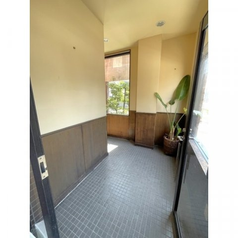 加納城南通3-8店舗の内装