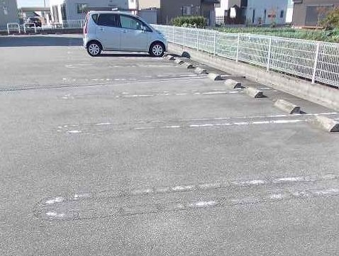 ゼファーⅣの駐車場|駐車スペースもあります