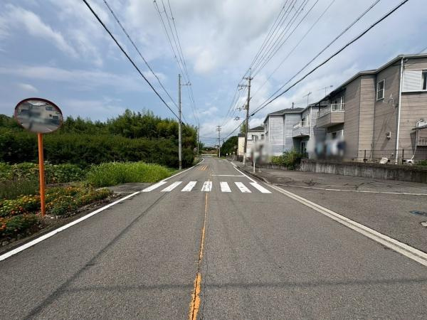 紀の川市深田　中古戸建の前面道路含む現地写真