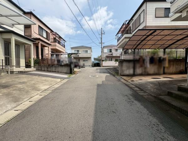 紀の川市深田　中古戸建の前面道路含む現地写真
