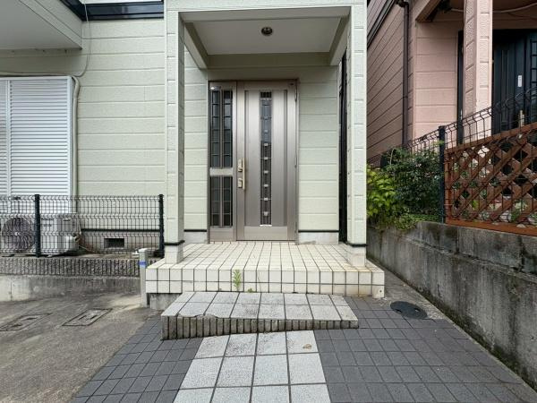 紀の川市深田　中古戸建の玄関