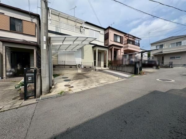 紀の川市深田　中古戸建の前面道路含む現地写真