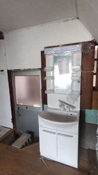 和歌山市北出島　中古戸建の独立洗面台