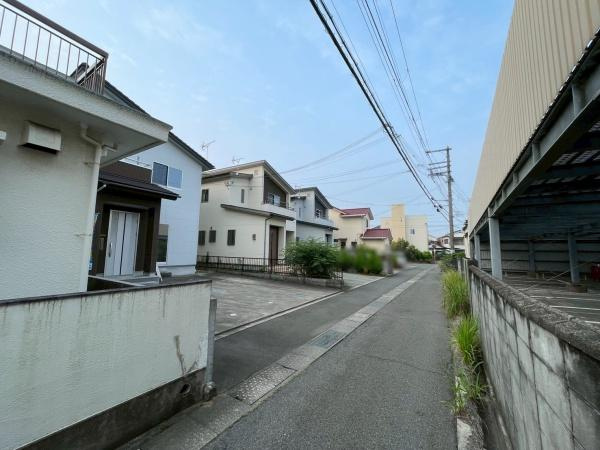和歌山市有本　中古戸建の前面道路含む現地写真