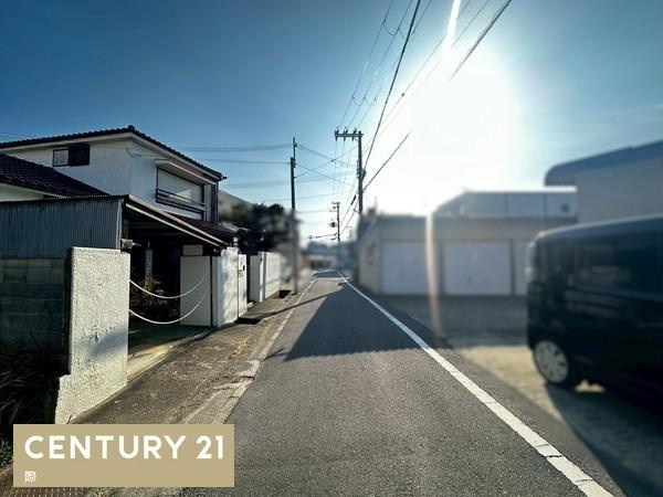 和歌山市和歌浦東2丁目　中古戸建の前面道路含む現地写真