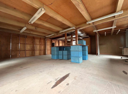 貝塚市三ケ山　貸倉庫