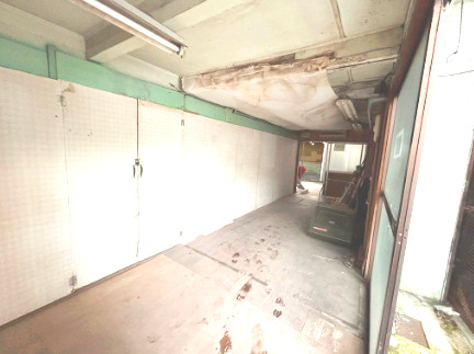 貝塚市三ケ山　貸倉庫の内装