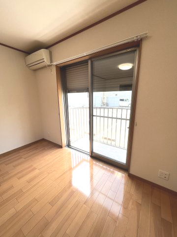 ラ・ルーチェの設備|シャッター雨戸、エアコン付き