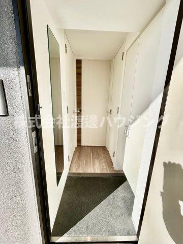 プレサンス江坂ベルフィーヌの玄関