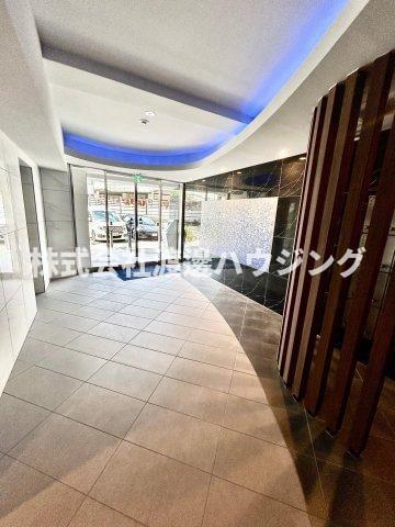 プレサンス江坂ベルフィーヌのエントランス