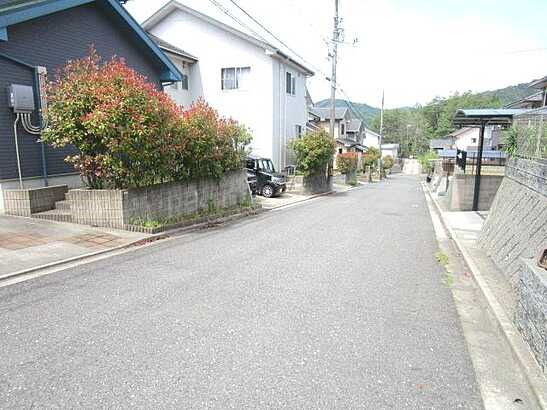 【前面道路含む現地写真】